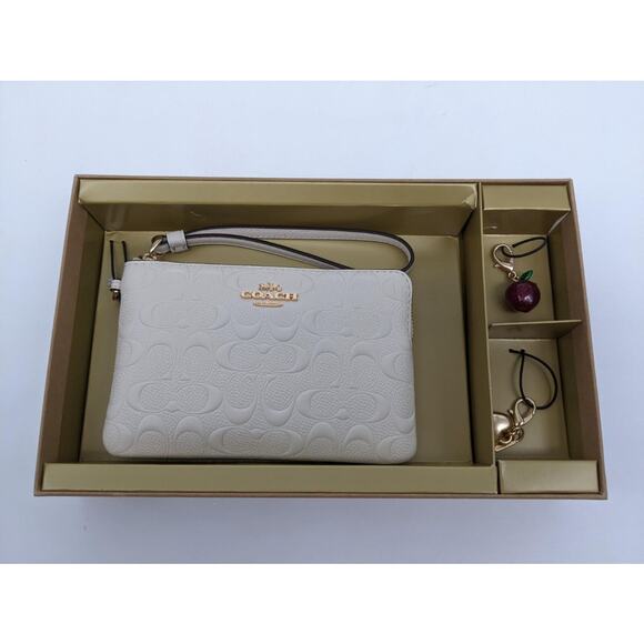 Coach C6879 Corner Zip Wristlet In Signature Leather - Picture 1 of 8